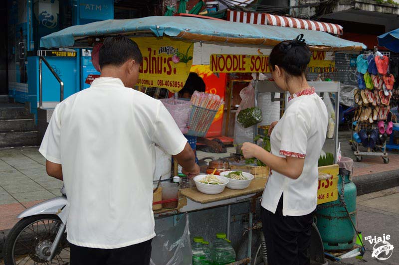 Puesto de noodles en Bangkok, Tailandia.