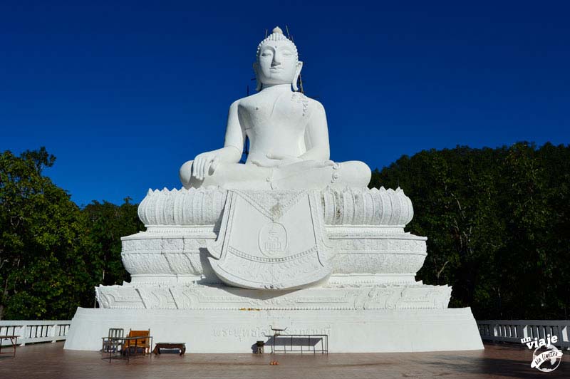 El gran buda blanco de Pai, Tailandia.
