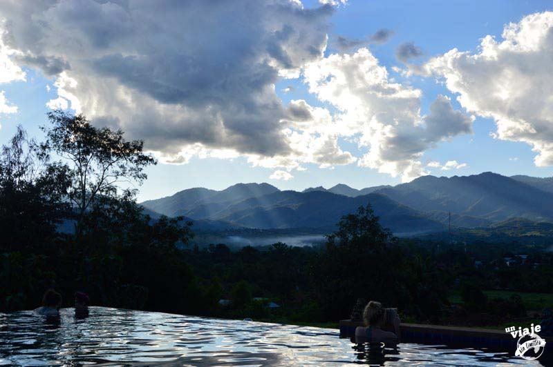 Hostal barato con piscina en Pai, norte de Tailandia.
