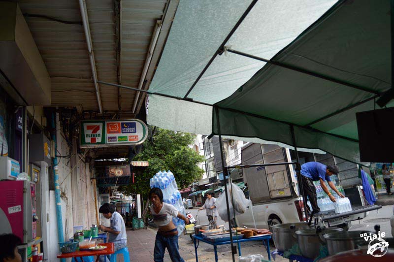 Trabajando de repartidor en Bangkok, Tailandia.