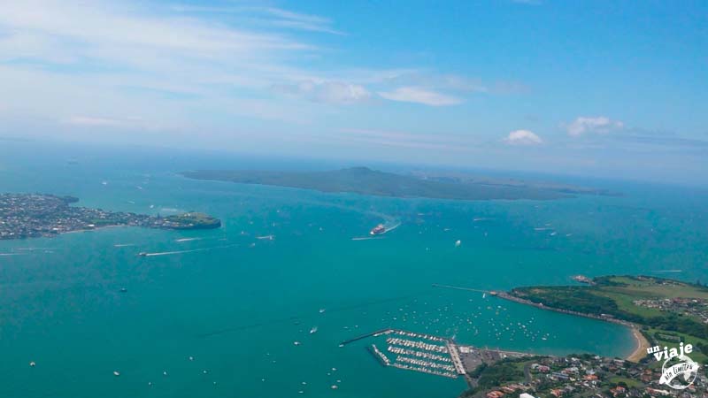 Bahía de Auckland desde un helicóptero.
