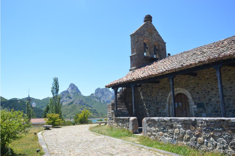 Iglesia de Nuestra Señora del Rosario, en Riaño, León.