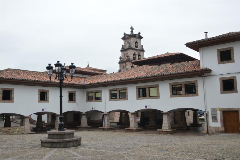 Plaza del mercado de Cangas de Onís.