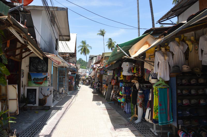 Pueblo de Tonsai, en Koh Phi Phi Don, que ver en Koh Phi Phi.