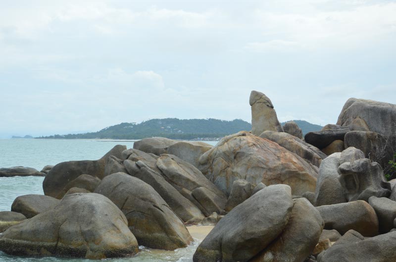 roca piedra forma de pene y vagina en koh samui, tailandia.
