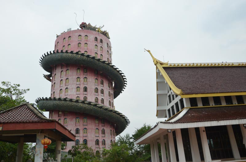 Wat Sam Phran o Templo del Dragón, en Bangkok.
