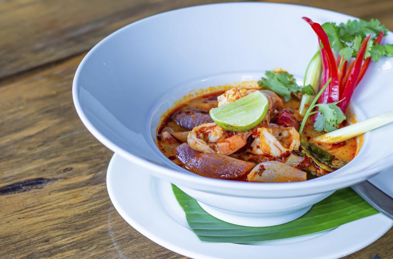 Tom yum, la sopa picante tipica de tailandia.